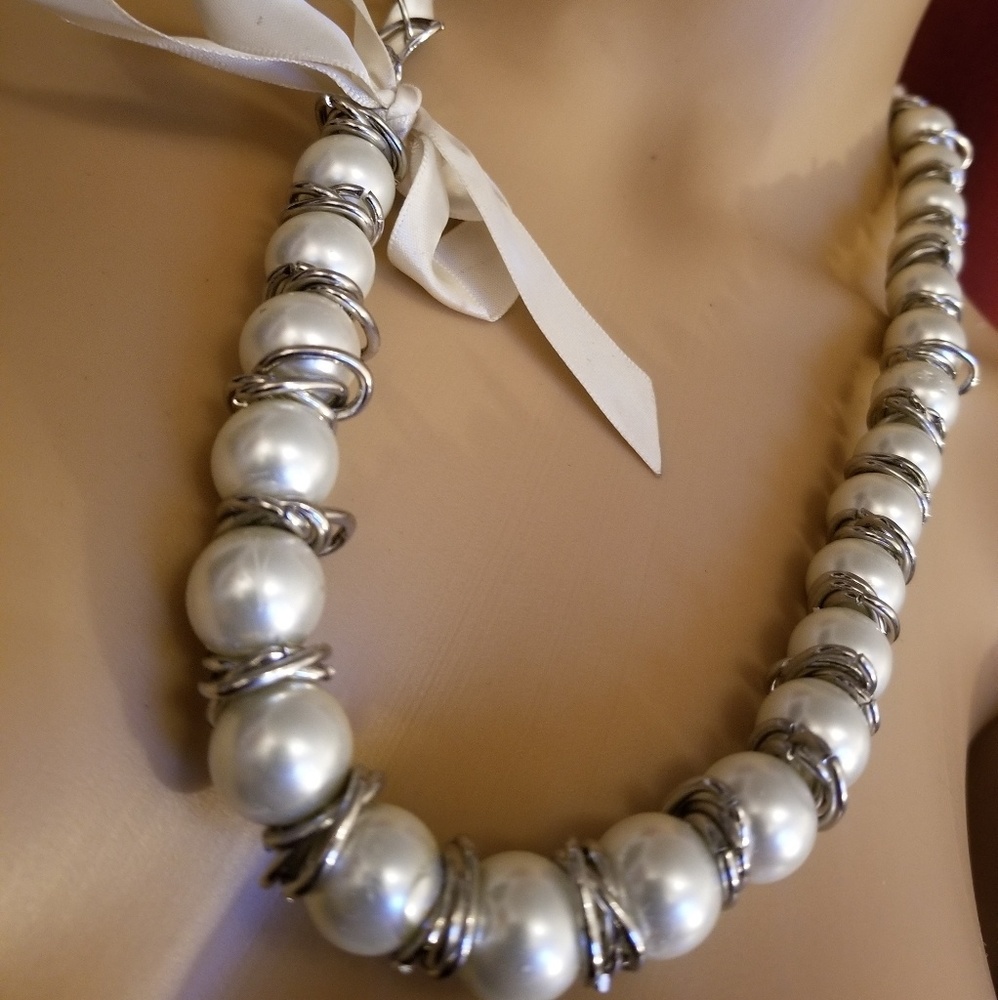 Classy pearl set